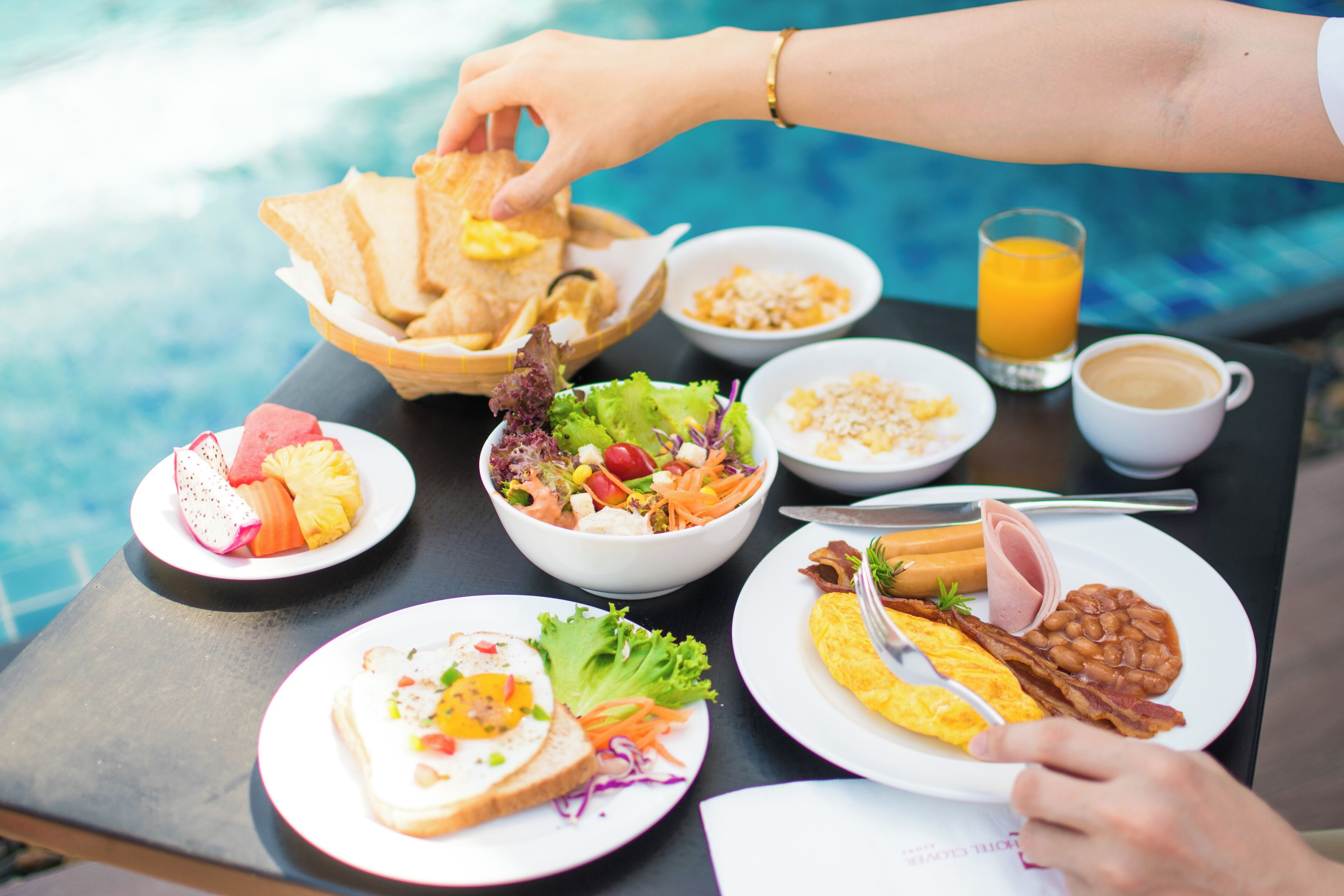 daily buffet breakfast (thb 450 per person)