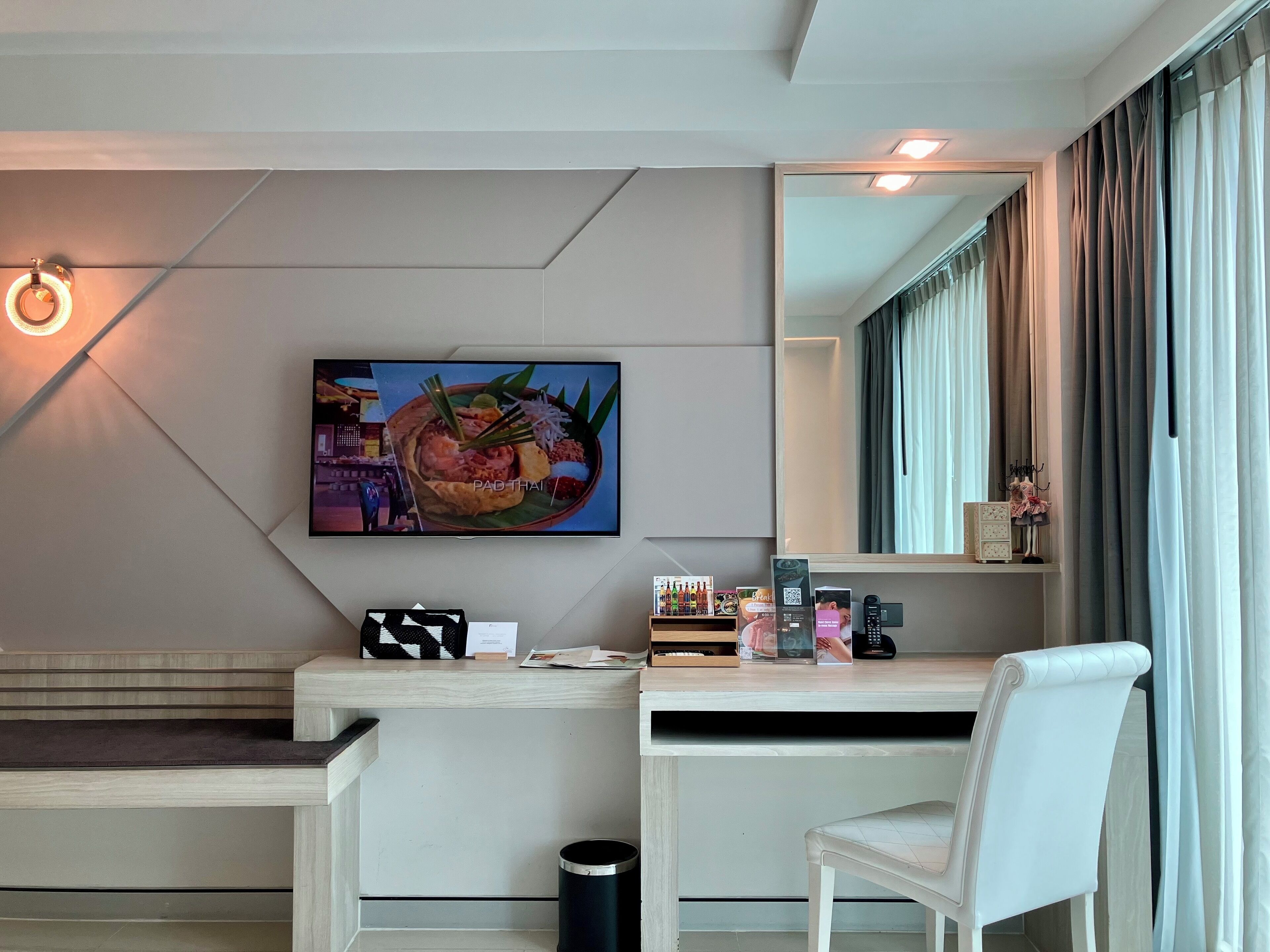 quadruple room | living area | 40-inch lcd tv with cable channels, tv