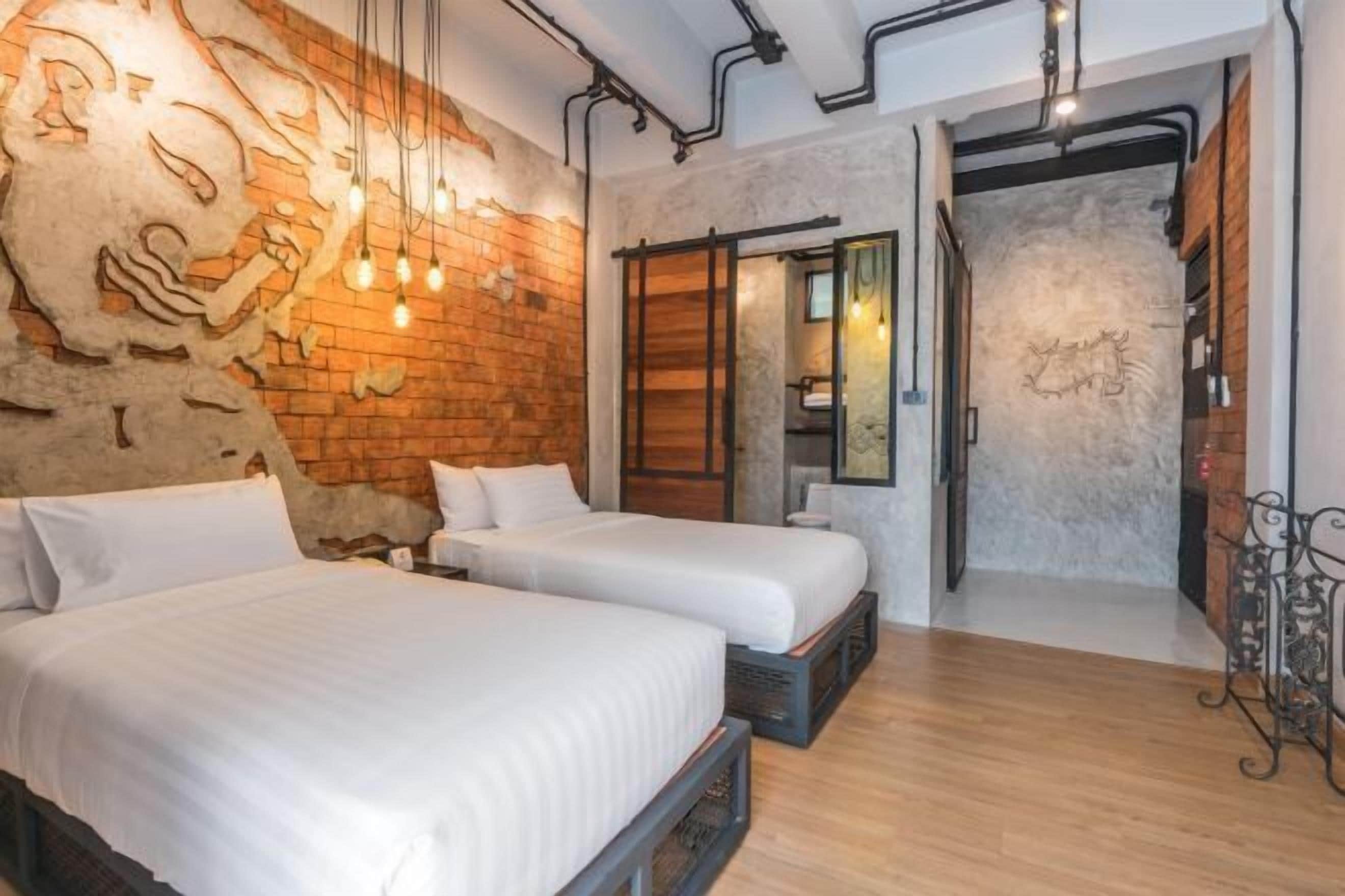 高級寢具、迷你吧、房內夾萬、書桌