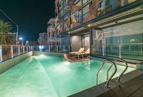 Açık yüzme havuzu