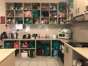 Shared fridge, microwave - Frogshollow Backpackers (Darwin)