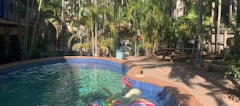 Frogshollow Backpackers