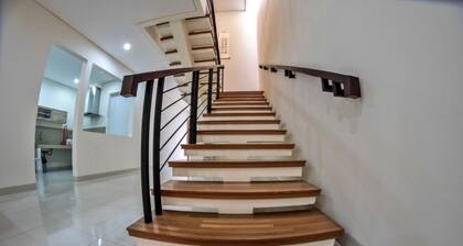 De Orion Setiabudi Villa