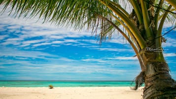 Een privéstrand, wit zand, duiken, vissen
