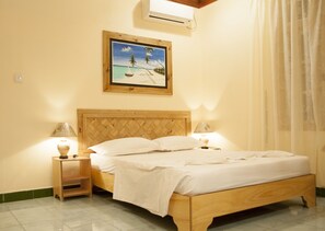 Standard Double Room, 1 Double Bed, Garden View, Beachfront