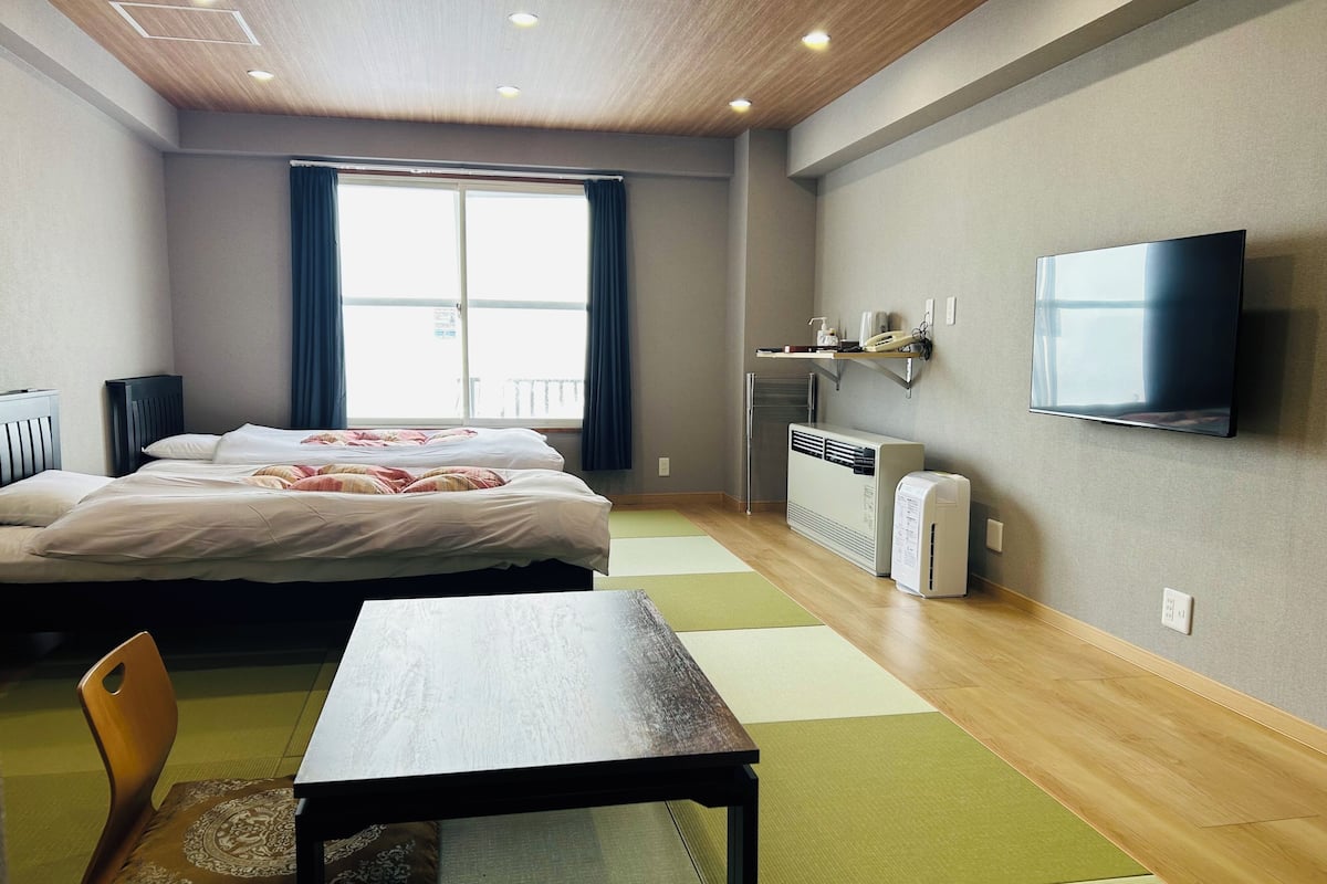 Superior Twin Room | Free WiFi, bed sheets