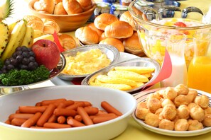 Desayuno buffet diario (JPY 1200 por persona)
