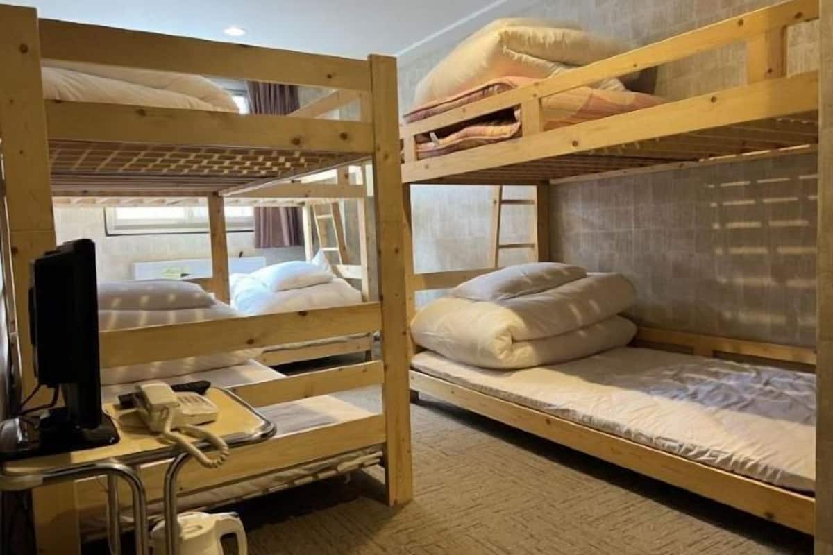 Free WiFi, bed sheets