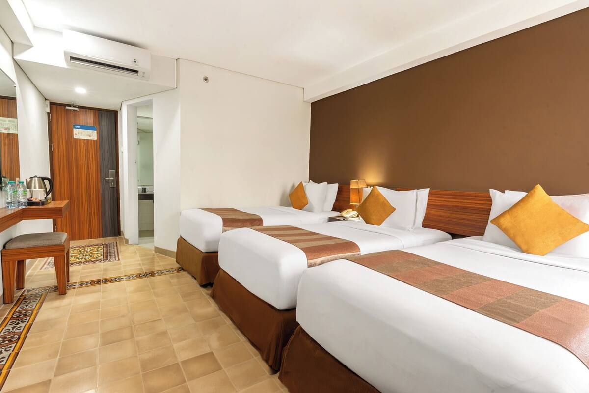 Kamar Triple Keluarga | Seprai premium, Wi-Fi gratis, dan seprai linen