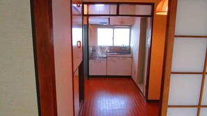 아파트 (403, see email for self check in) | 전용 간이 주방 | 대용량 냉장고, 전자레인지, 쿡탑, 조리 도구/접시/주방 기구