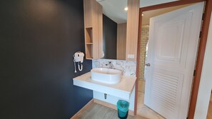 Deluxe King Room | Roupas de cama premium, cofres nos quartos, Wi-Fi de cortesia