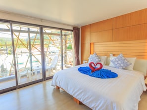 Habitación doble Deluxe | Ropa de cama de alta calidad y caja de seguridad en la habitación