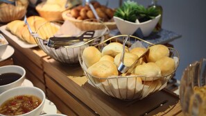 อาหารเช้าชุดใหญ่สไตล์อังกฤษทุกวัน (PHP 1200 ต่อคน)