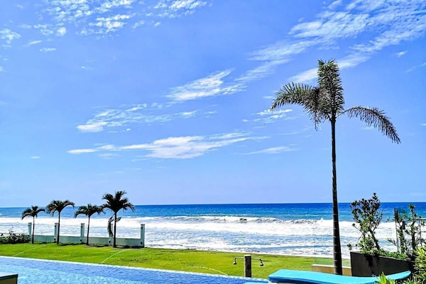 2 outdoor pools, open 8:00 AM to 10:00 PM, lifeguards on site