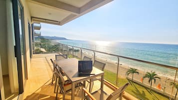 Phòng Suite Premier, 3 phòng ngủ, không hút thuốc, quang cảnh bãi biển | Hiên