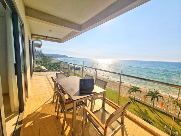 Suite Premier, 3 habitaciones, vista a la playa | Terraza o patio