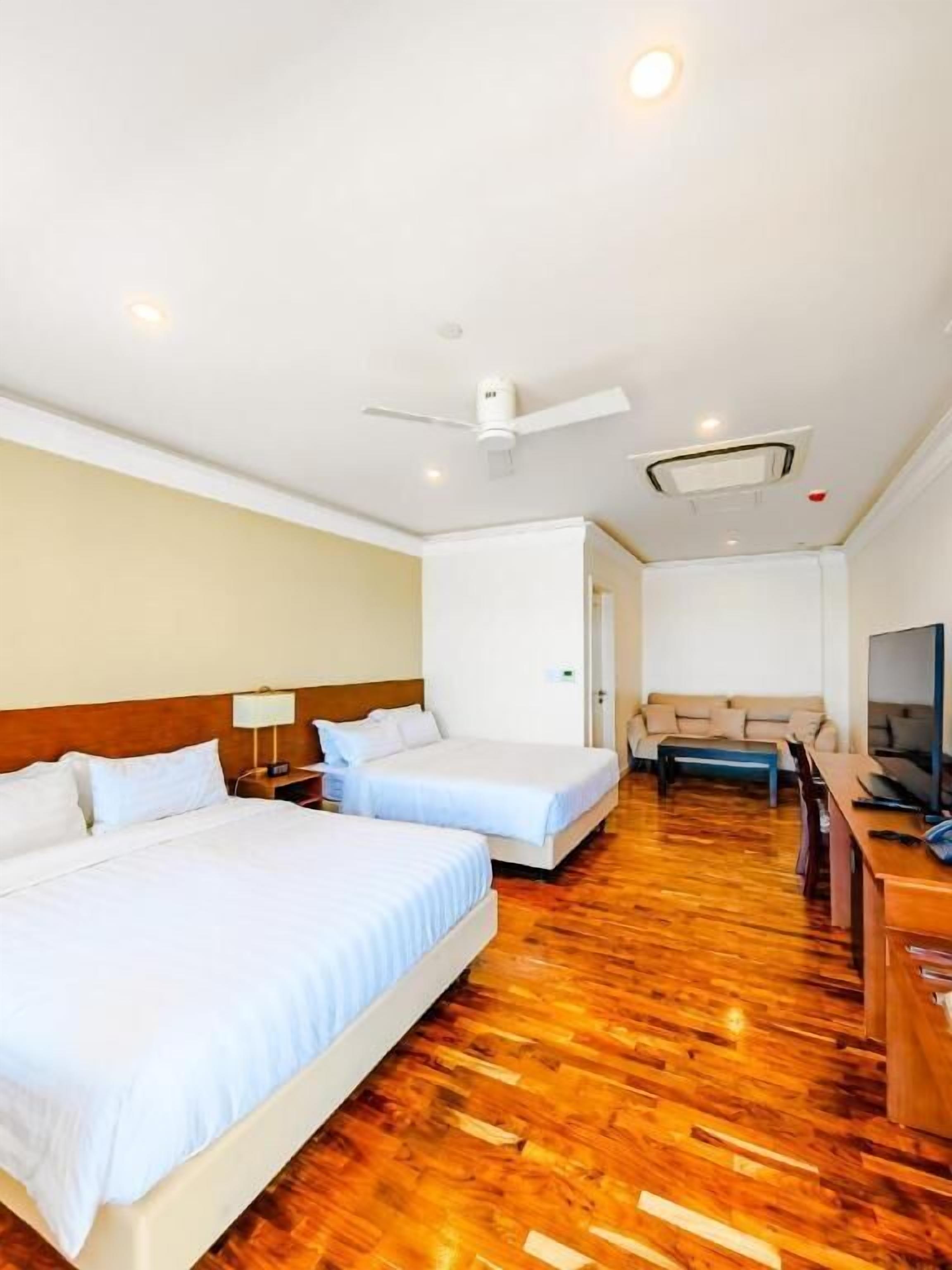 Premium bedding, in-room safe, desk, laptop workspace