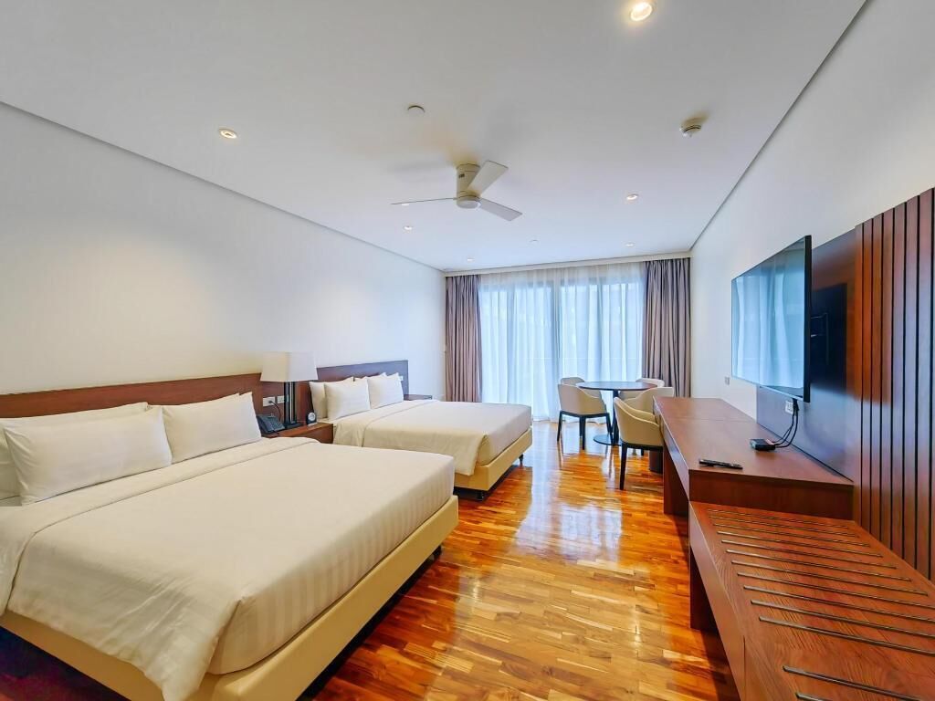 Premium bedding, in-room safe, desk, laptop workspace