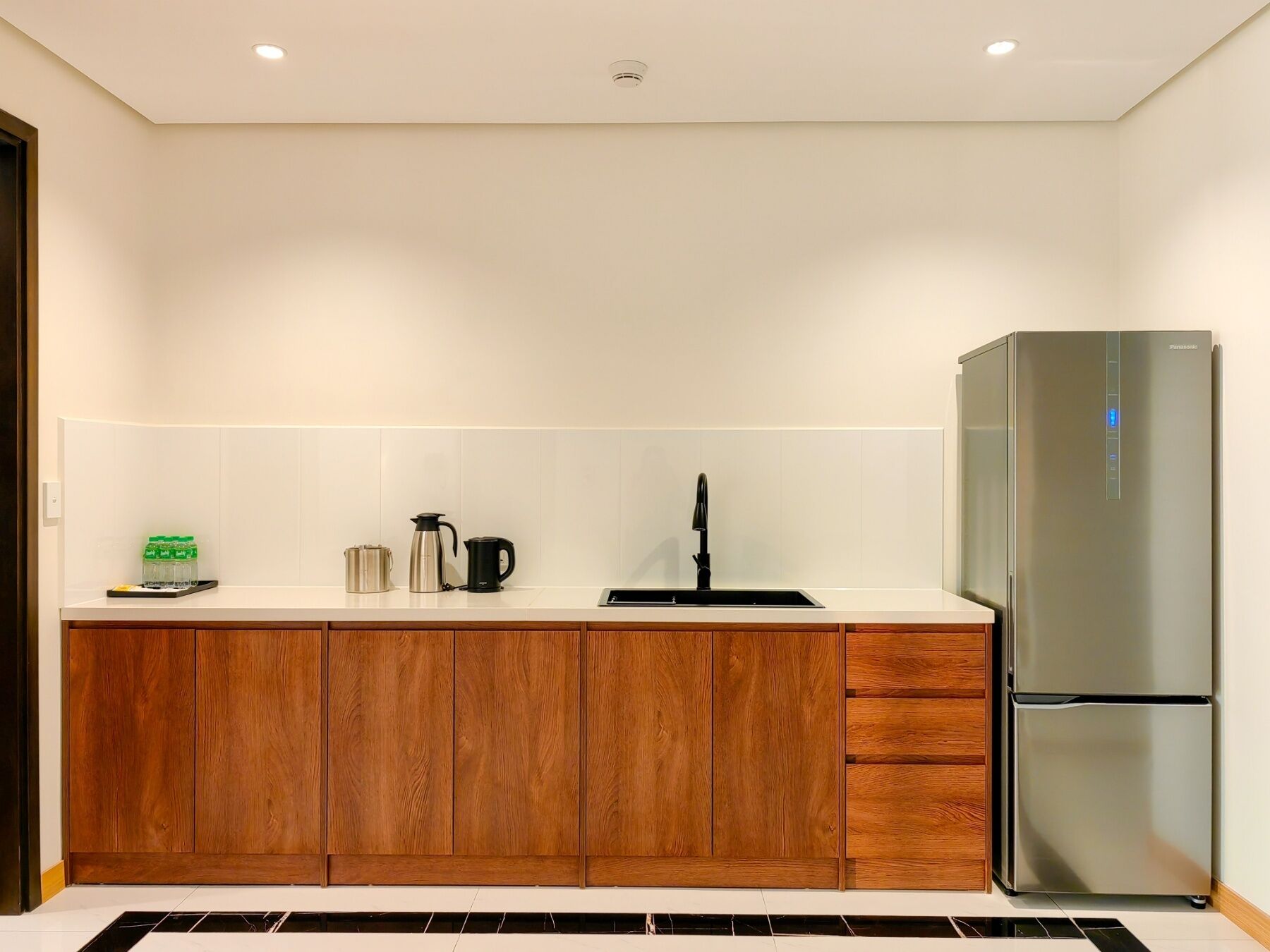 premier suite, 3 bedrooms, non smoking, beach view | private kitchen | coffee/tea maker, electric kettle