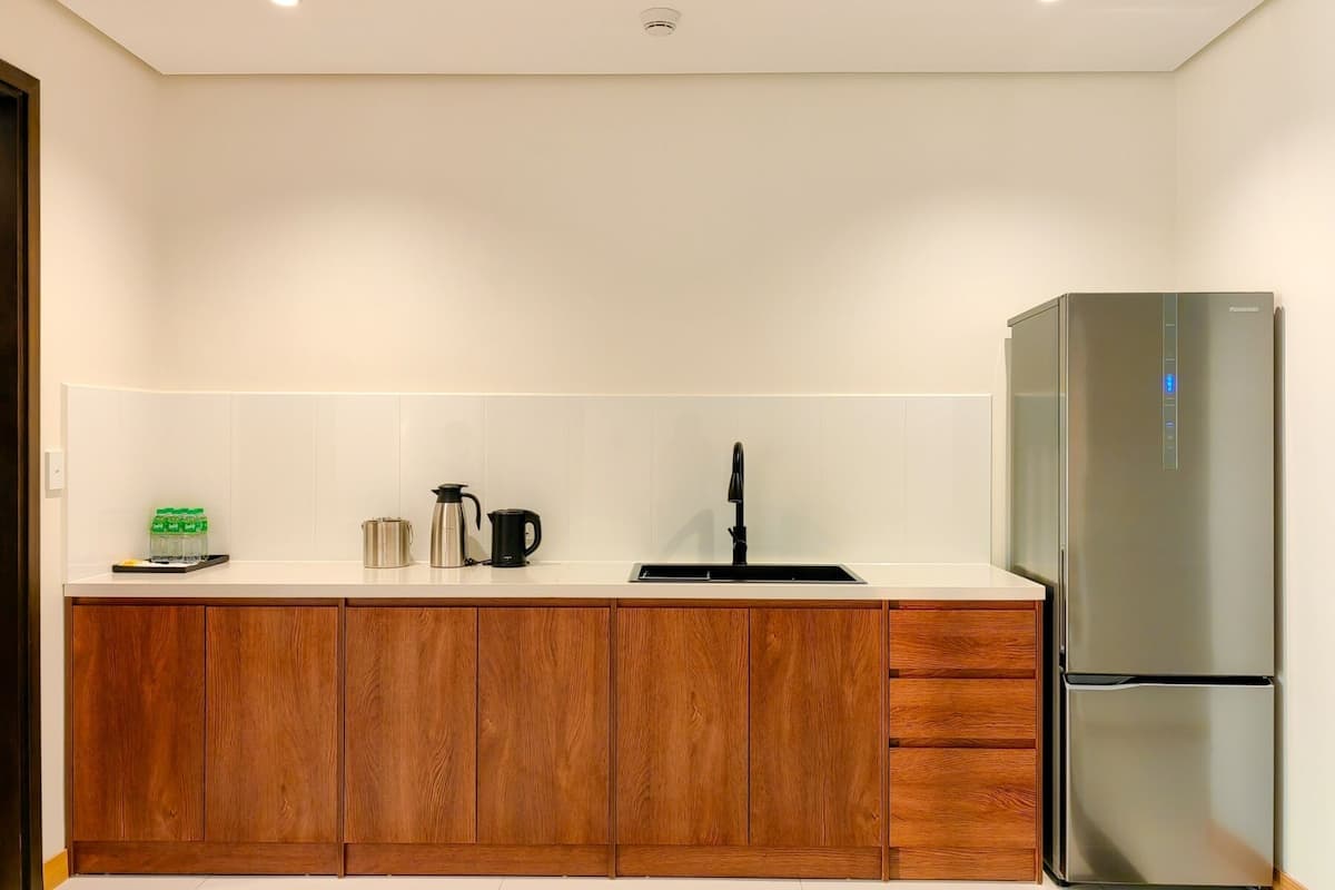 premier suite, 3 bedrooms, non smoking, beach view | private kitchen | coffee/tea maker, electric kettle