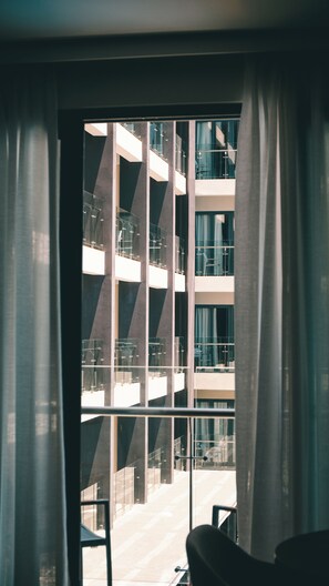 Premier Family Room (New Building) | 고급 침구, 객실 내 금고, 책상, 노트북 작업 공간