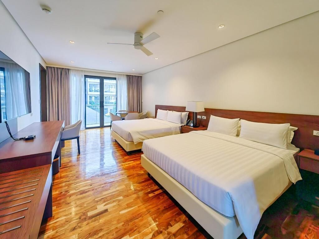 Premium bedding, in-room safe, desk, laptop workspace