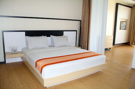 Suite | Premium bedding, minibar, in-room safe, free WiFi