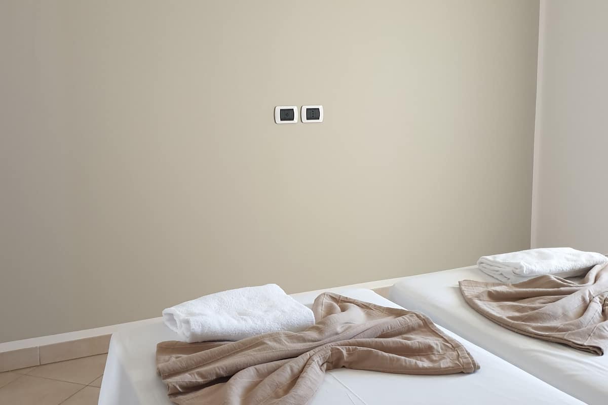 Apartamento superior, 2 habitaciones | Caja fuerte, decoración individual, mobiliario individual