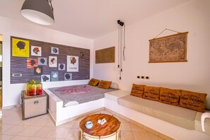 Superior Apartment | Living area | 32-inch TV with cable channels - Aparthotel Por do Sol (Boa Vista)