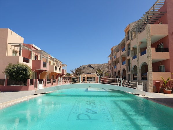 Outdoor pool, pool loungers