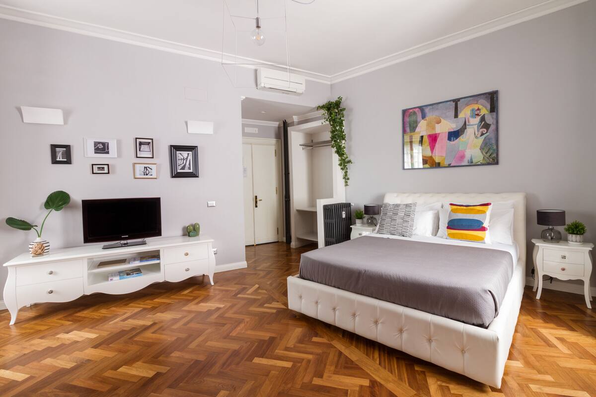Junior Suite | Premium bedding, down comforters, memory foam beds, minibar