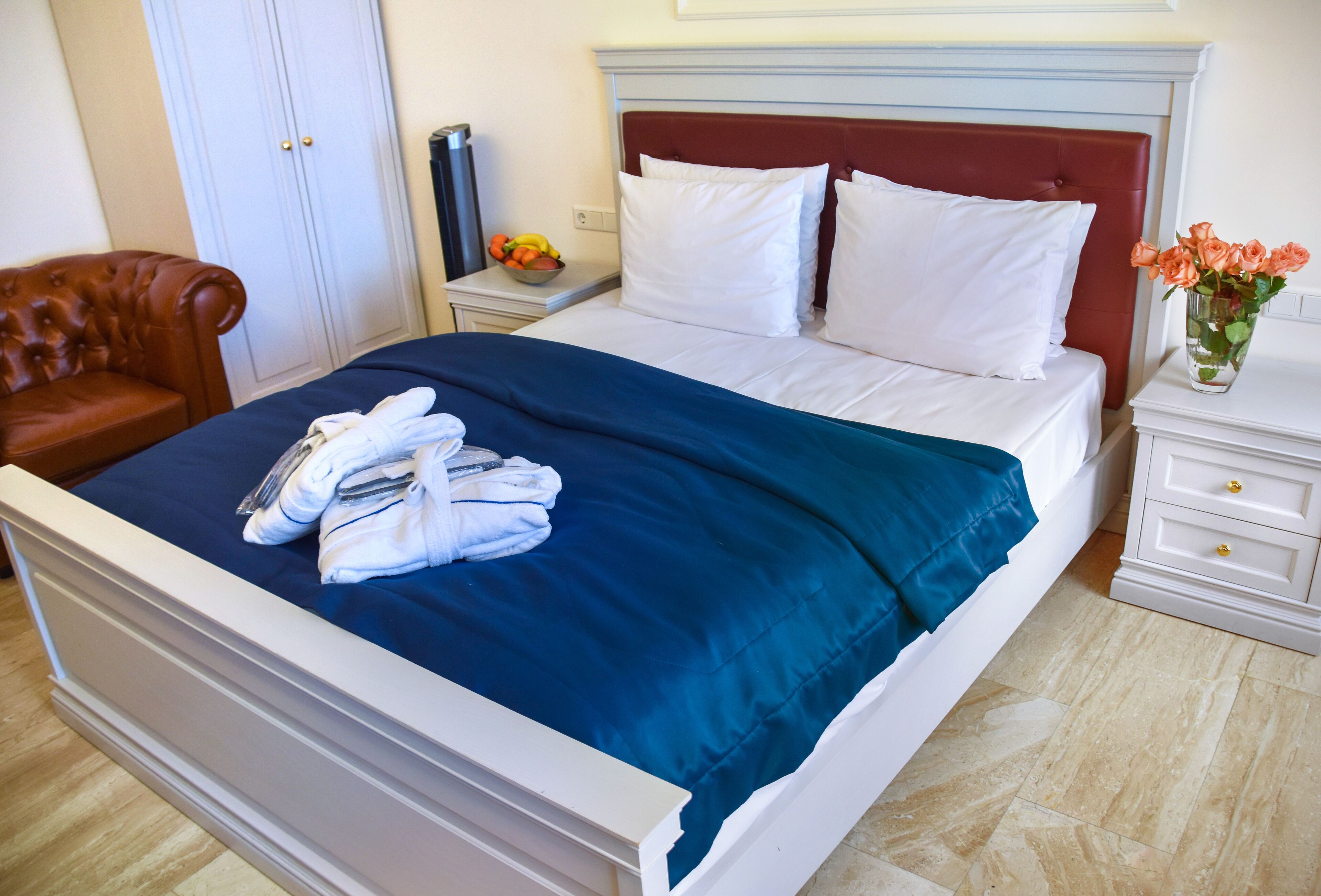 1 bedroom, hypo-allergenic bedding, minibar, in-room safe