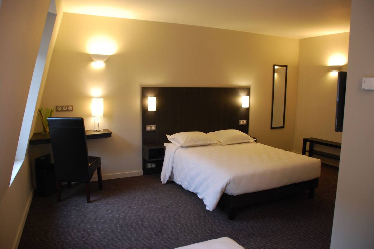 desk, soundproofing, free cots/infant beds, free wifi