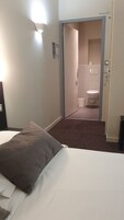 Comfort Double Room | Desk, soundproofing, free cribs/infant beds, free WiFi
