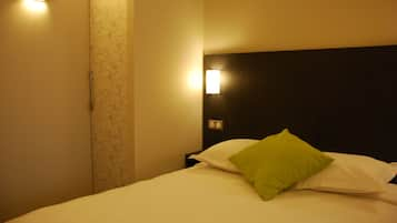 Standard Double Room | Desk, soundproofing, free cots/infant beds, free WiFi