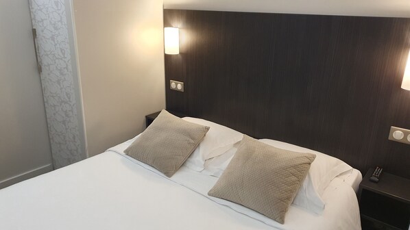 Standard Double Room | Desk, soundproofing, free cots/infant beds, free WiFi