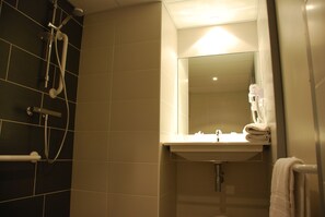 Comfort Triple Room, Accessible | Bathroom | Shower, free toiletries, hair dryer, towels - Ruthenium Hotel (Rodez)