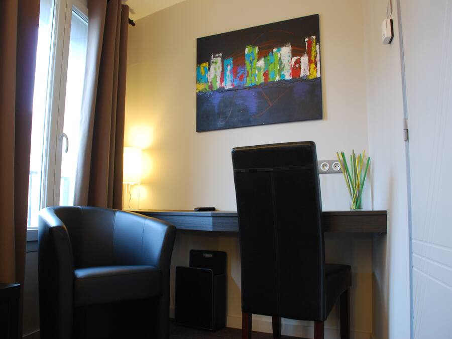 Habitación Confort doble | Escritorio, sistema de insonorización, cunas gratuitas y wifi gratis