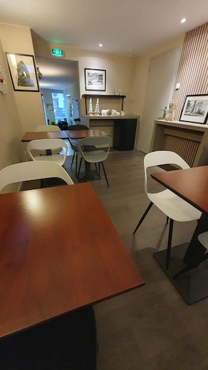 Daily continental breakfast (EUR 8.50 per person) - Ruthenium Hotel (Rodez)