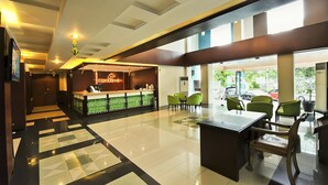 Reception - Hotel Grasia Semarang (Semarang)
