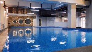 Indoor pool - Hotel Grasia Semarang (Semarang)