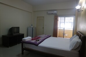 Standardzimmer | Schreibtisch, Verdunkelungsvorhänge, kostenloses WLAN