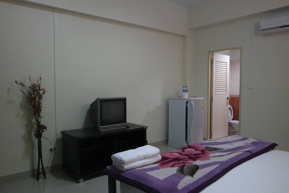 Desk, blackout curtains, free WiFi