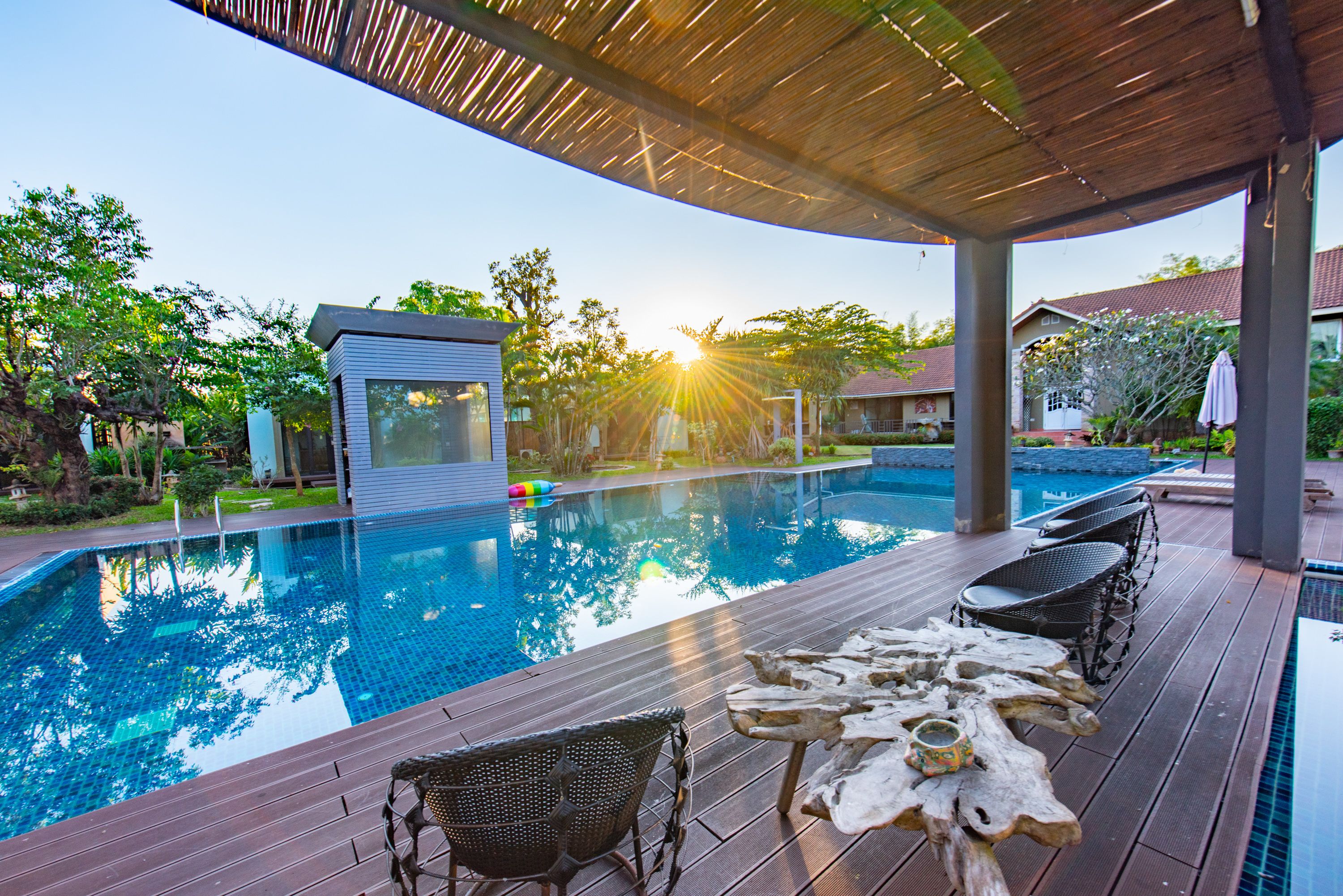 Kolam renang outdoor