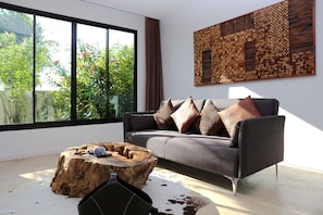 Double Deluxe Room | Living area | 32-inch flat-screen TV with satellite channels, TV - Corner Spa Resort (Hang Dong)