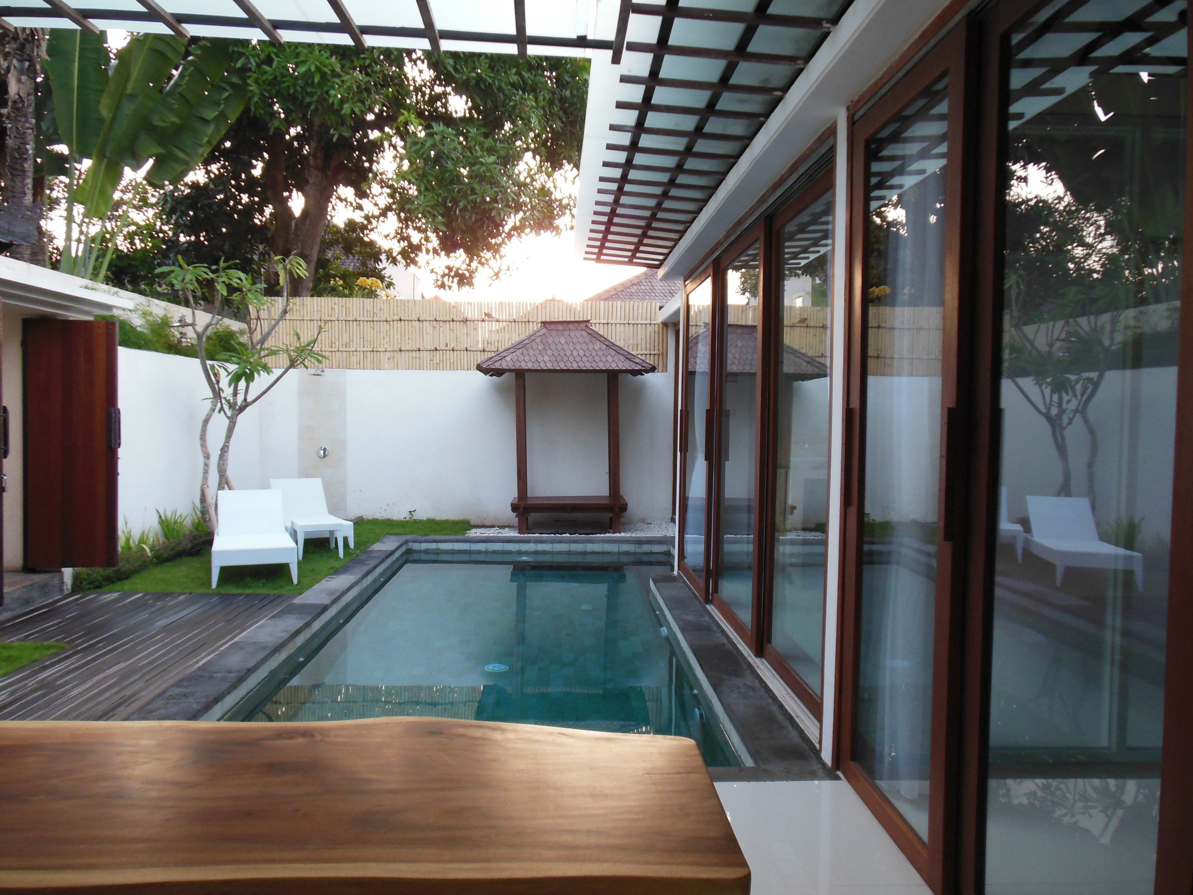 屋内プール、サンラウ ンジャー