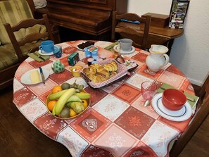 Tägliches inbegriffenes kontinentales Frühstück