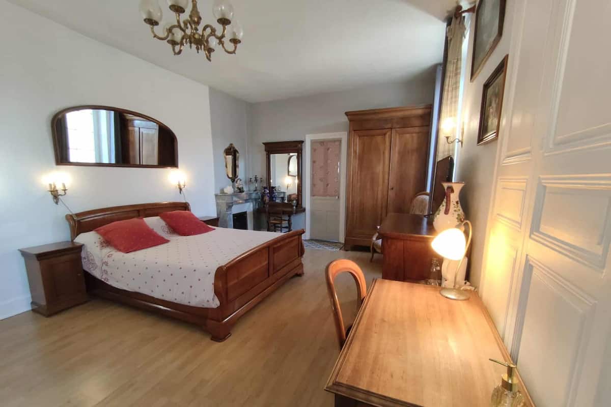 Chambre Familiale avec lits jumeaux, salle de bains attenante (La Grenouille Blanche)