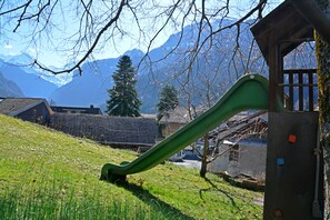 Área de juegos infantiles al aire libre