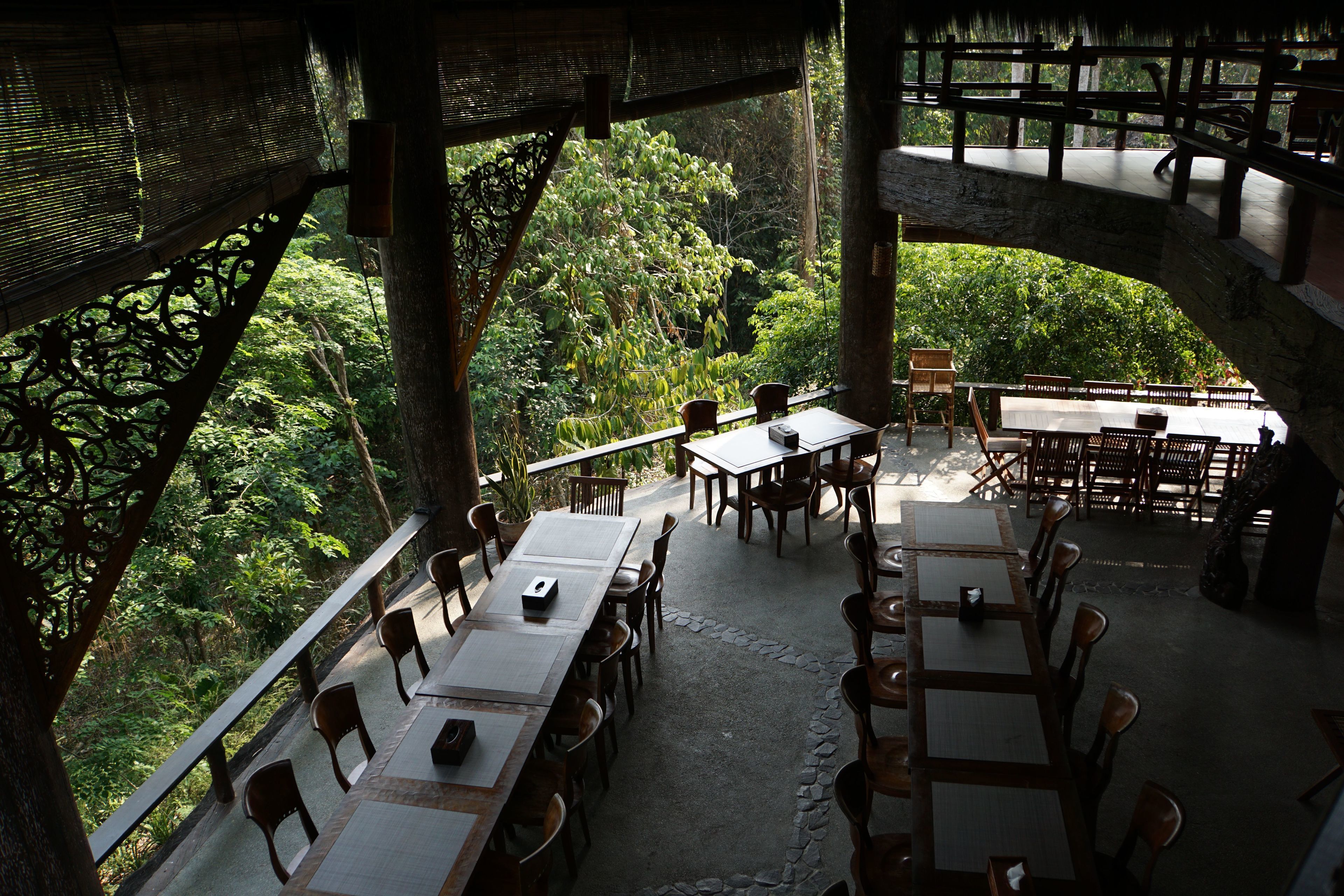 供应早餐、午餐和晚餐，国际美食